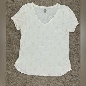 Old Navy T-shirt with Gold Pineapples Size Medium